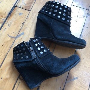 Bussola suede ankle booties size 5